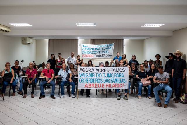 Famílias que ficaram sem terra lutam por reparação de bilhões