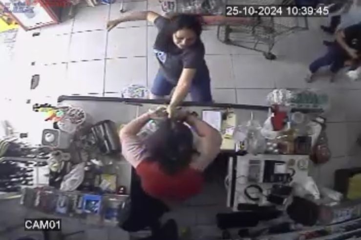 Mulher entra em comércio, agride a proprietária e danifica objetos em Crateús – Blog Tony Sales