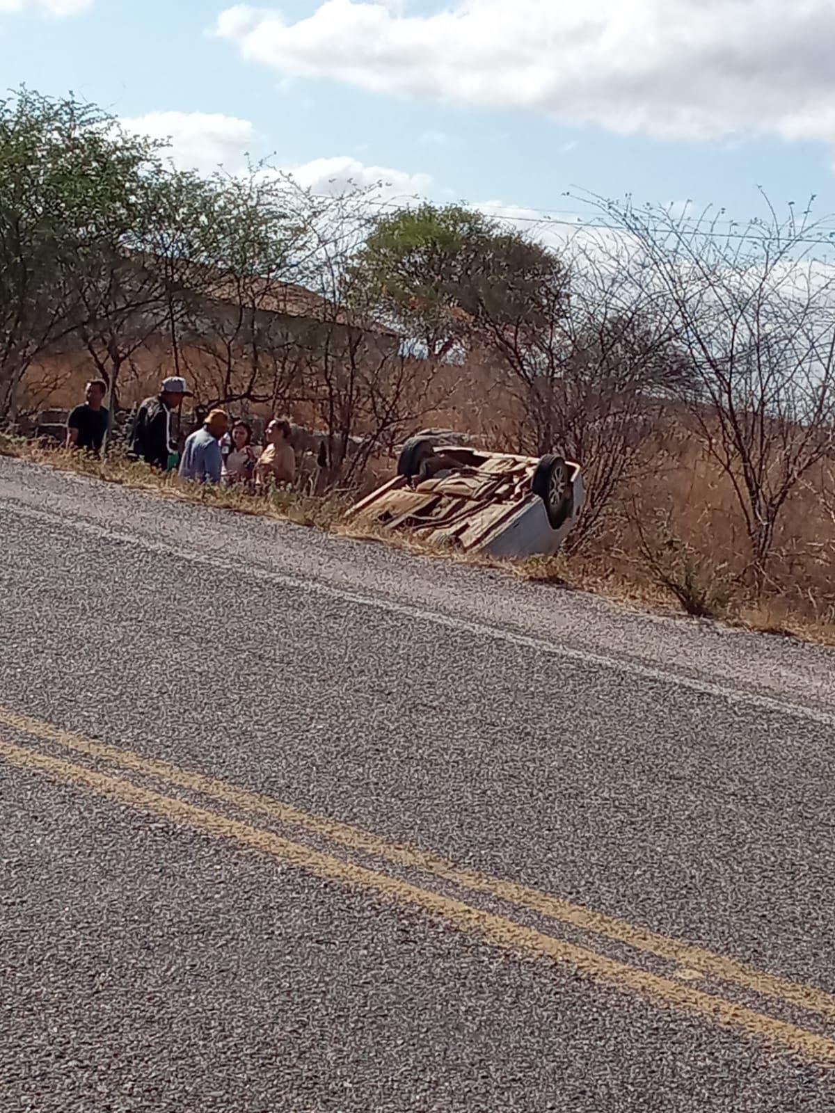 Acidente de trânsito na estrada que liga Crateús à Independencia – Blog Tony Sales