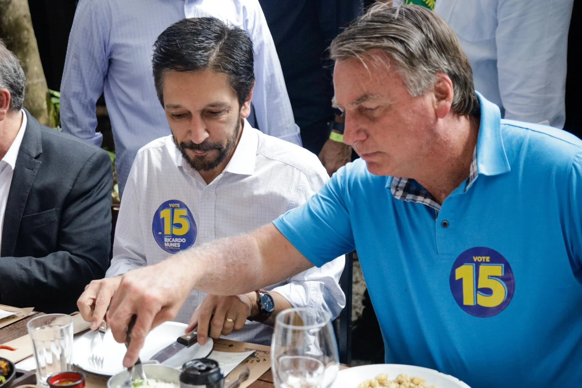 Inelegível, Bolsonaro diz ao lado de Tarcísio que é o candidato da direita em 2026