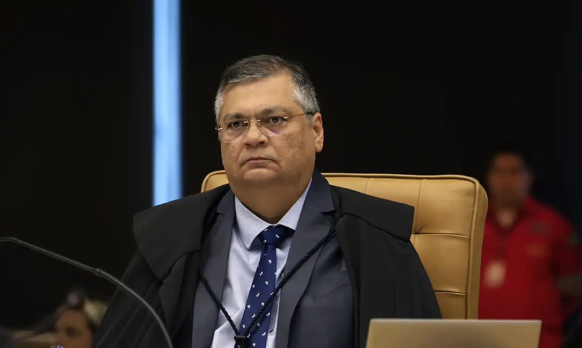 Justiça condena Monark a um ano de prisão por ofensas a Flávio Dino