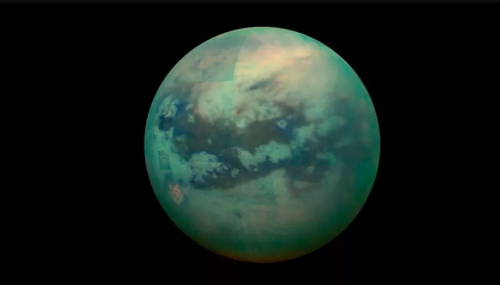 Lua de Saturno possui uma espessa camada de gelo de metano