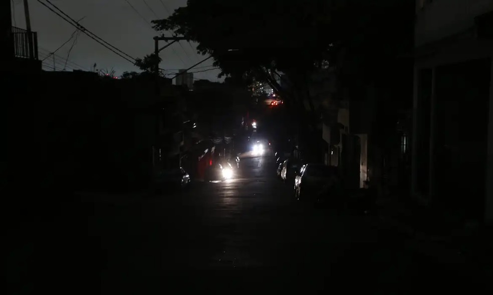 Moradores do centro de São Paulo estão há 22h sem luz após temporal de quarta-feira | Brasil