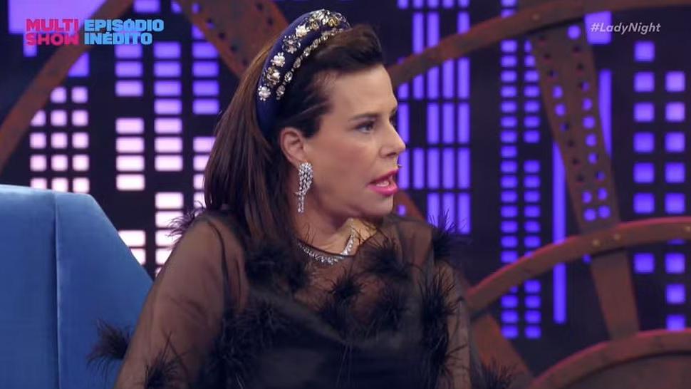 Narcisa Tamborindeguy revela banho de champanhe para 'tirar mau-olhado' - Zoeira