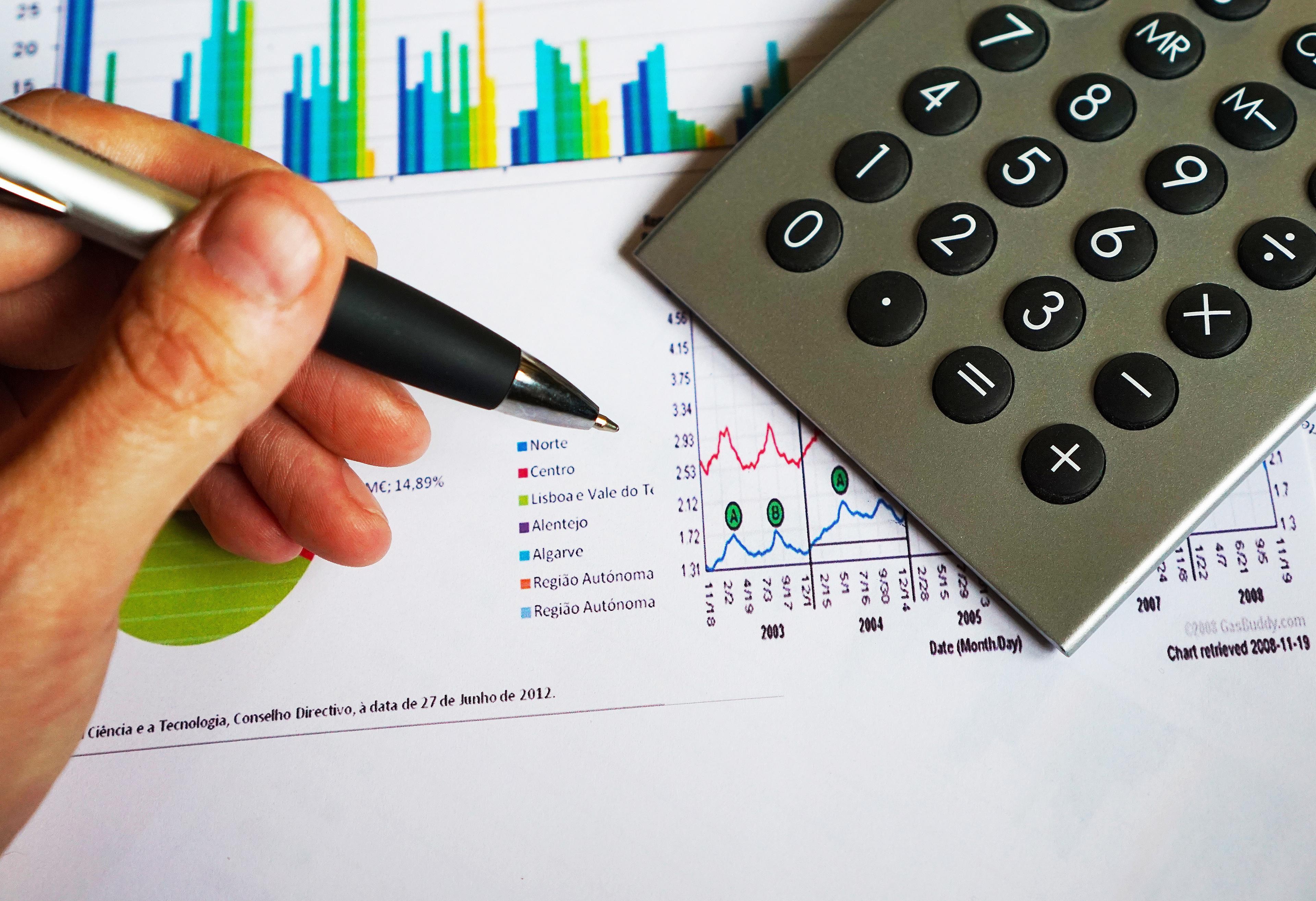 Pacote de revisão de gastos concentra as atenções em meio à forte queda do petróleo
