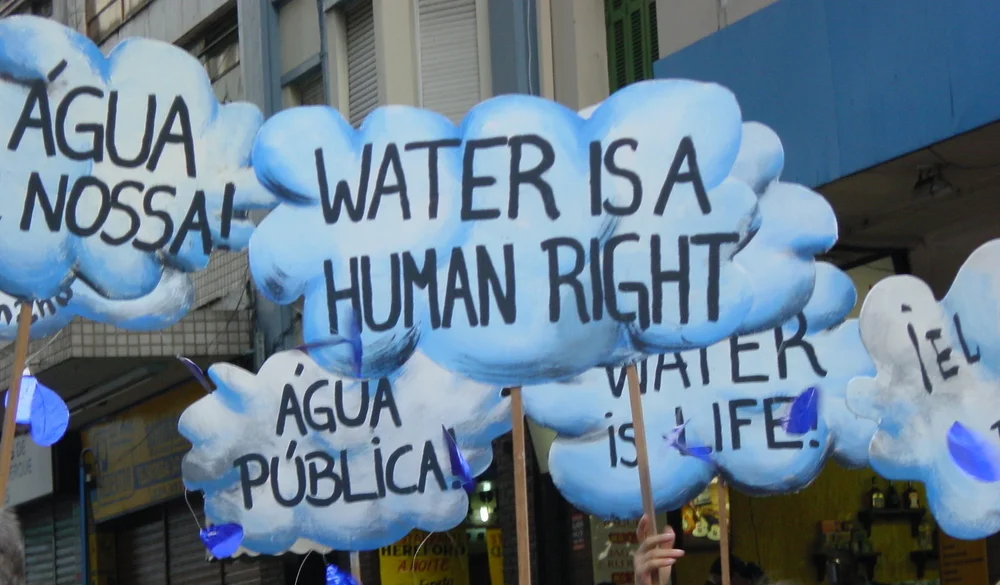 Na Inglaterra, a luta contra a mercantilização da água