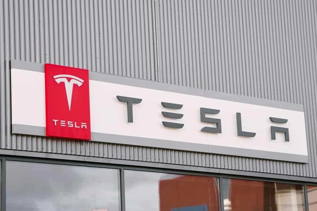 Tesla divulga receitas do terceiro trimestre com resultados mistos