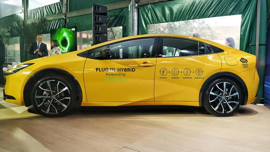 Toyota apresenta o primeiro Prius híbrido plug-in flex do Brasil