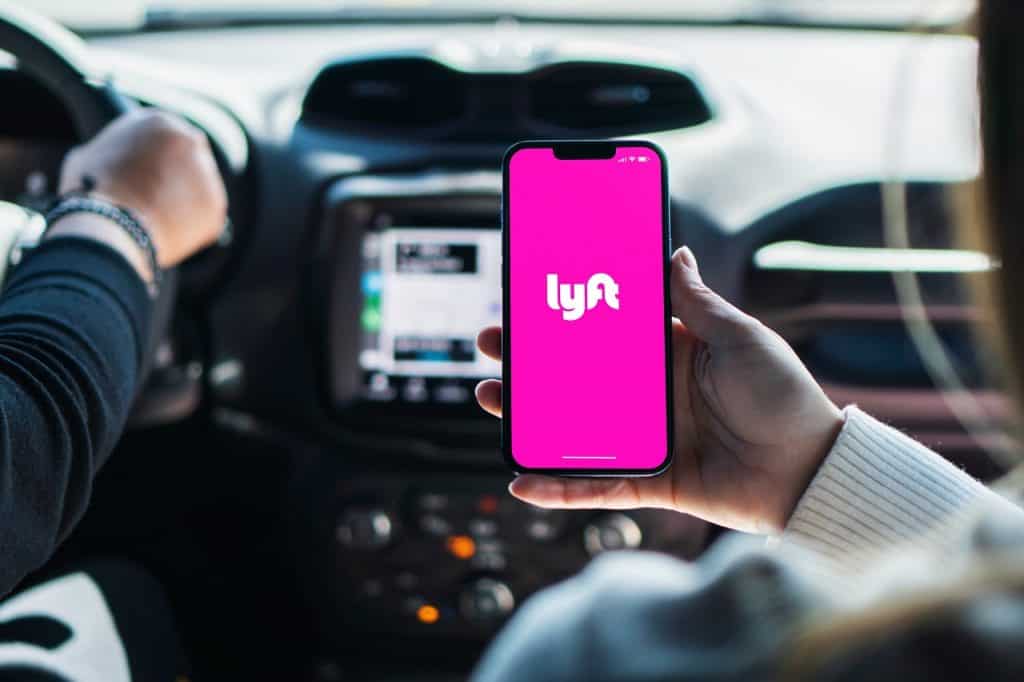 Uber e Lyft bloqueiam motoristas em Nova York para diminuir custos; entenda