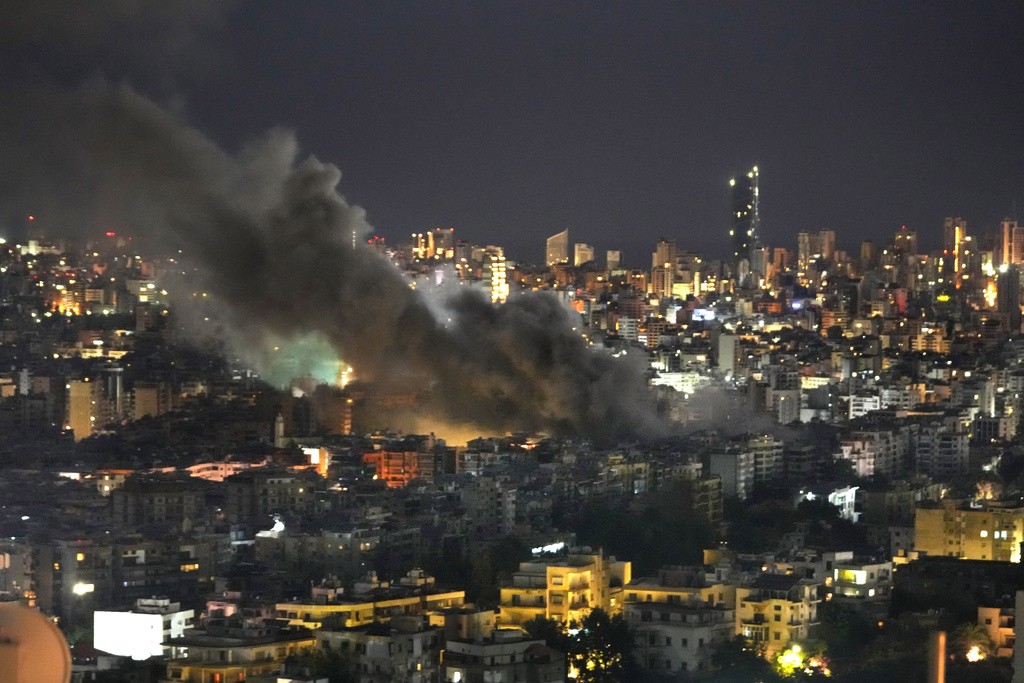 Israel lança ataques contra infraestrutura financeira ligada ao Hezbollah no Líbano