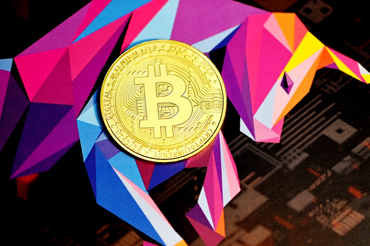 Bitcoin ultrapassa os US$ 71 mil pela primeira vez desde junho e se aproxima de máxima histórica | Criptomoedas