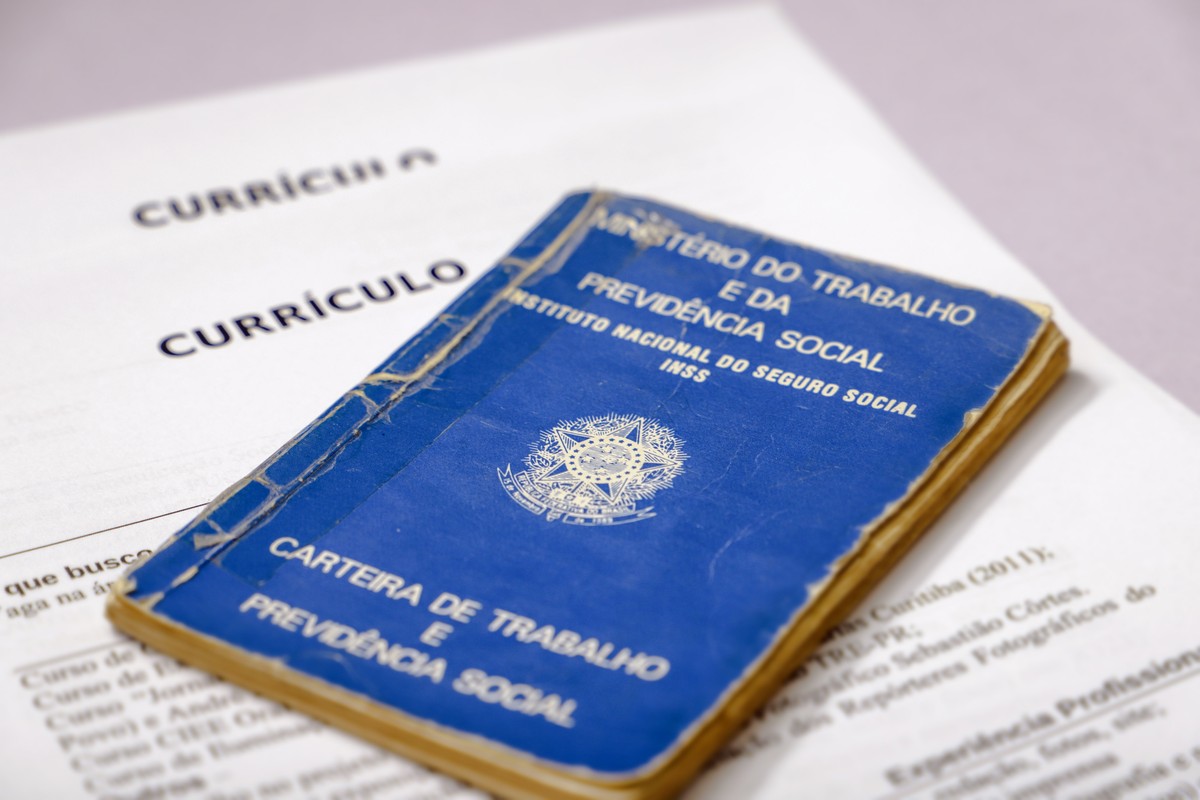 Desemprego recua no trimestre de julho a setembro e cai para 6,4% | Economia