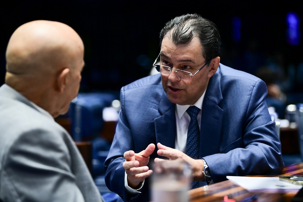 Eduardo Braga estuda adotar cashback em vez de alíquota zero ou de regimes específicos na reforma tributária | Política