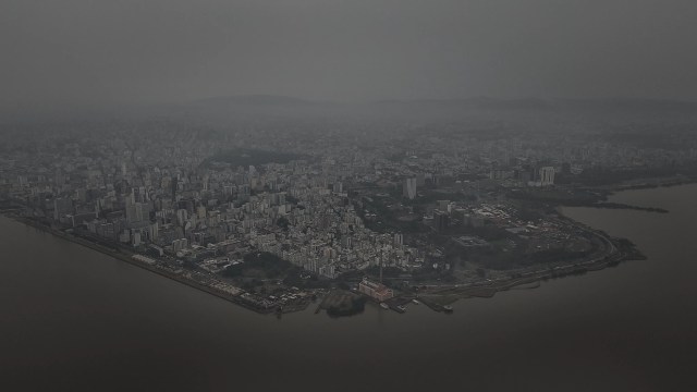 empresários de direita direcionam reconstrução
