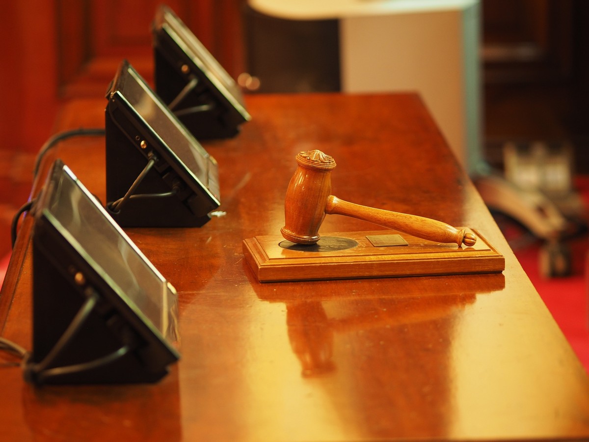 TRT-2 mantém justa causa de trabalhador que pendurou mochila com logo da empresa no lixo | Legislação