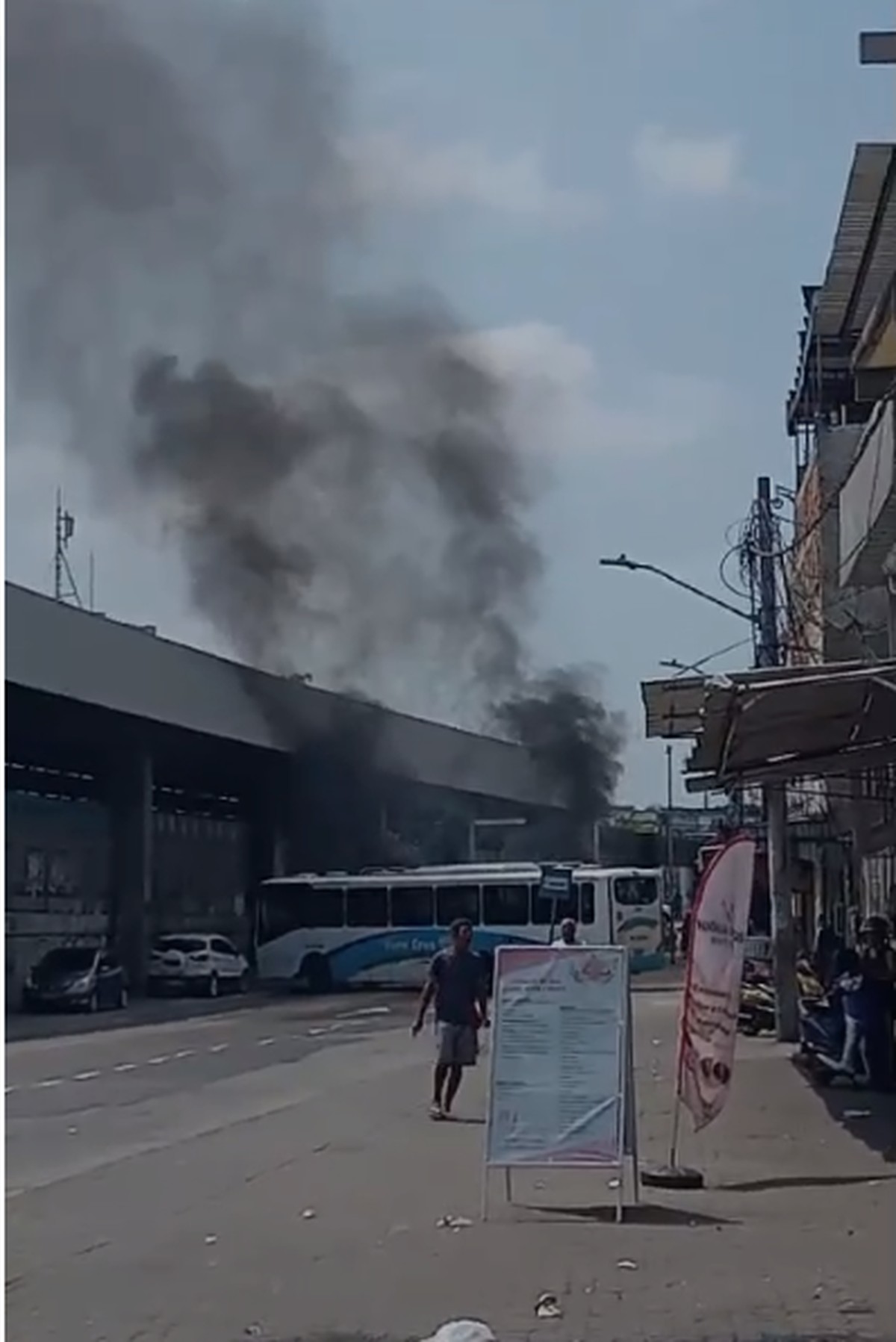 Mais três ônibus são sequestrados por criminosos no Rio; veja vídeo | Rio de Janeiro