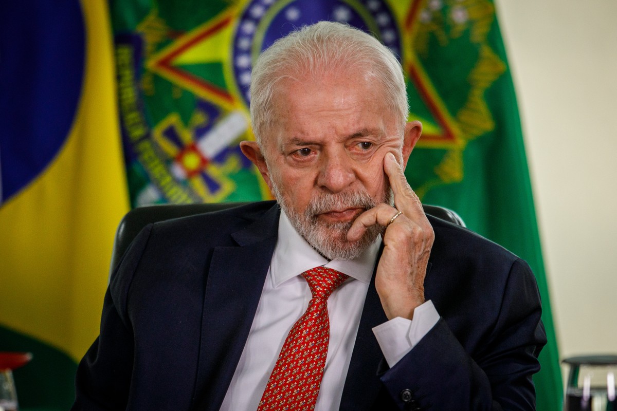 Lula cancela viagem à Rússia para cúpula dos BRICs após sofrer acidente doméstico | Política