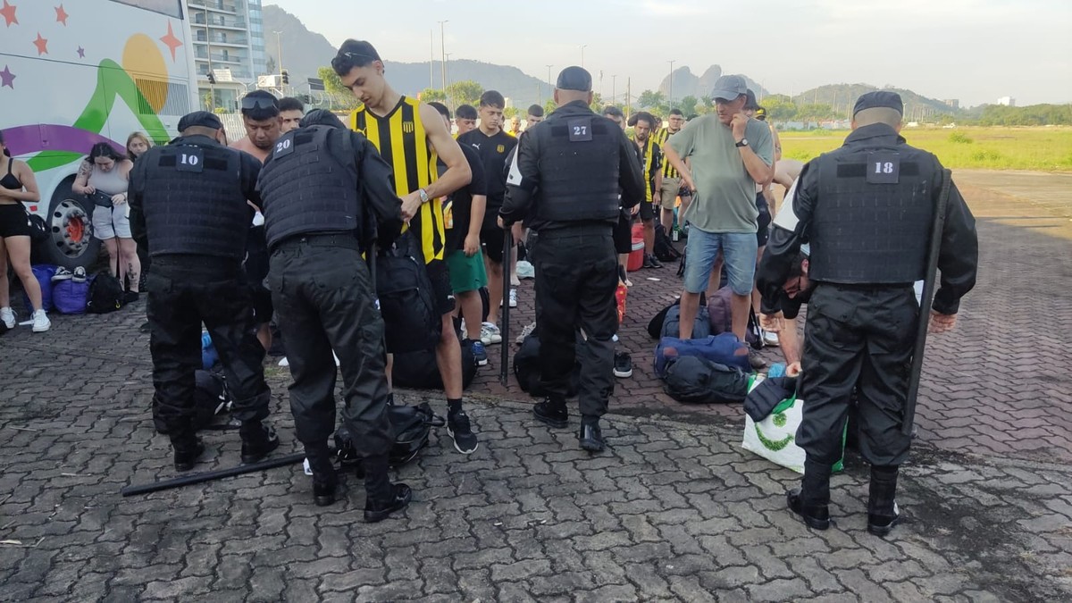 Após confusão, pelo menos 20 torcedores do Peñarol vão continuar presos | Rio de Janeiro