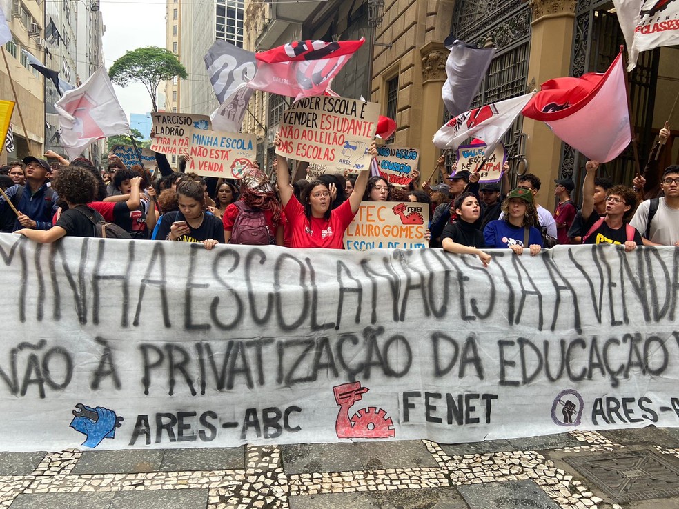 Governo de SP recorre de liminar que suspendeu terceirização de construção e manutenção de escolas | Empresas