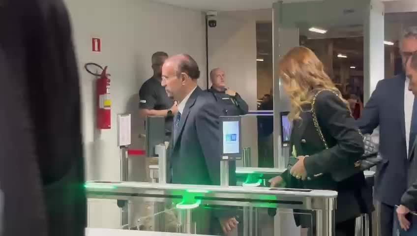 Advogado de Mauro Cid, César Bittencourt, confirma que delação foi mantida