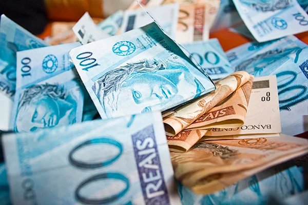 13º salário: primeira parcela deve ser paga até sexta