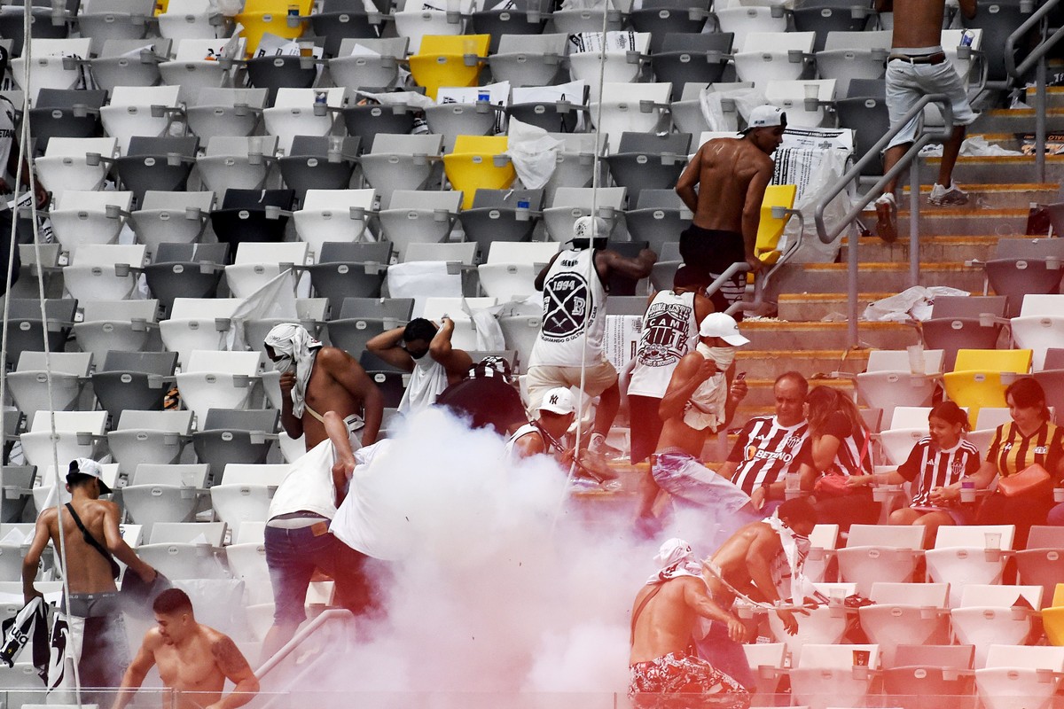 Atlético Mineiro poderá pagar multa de até R$ 1,2 milhão pelos episódios de violência na final da Copa do Brasil | Esporte