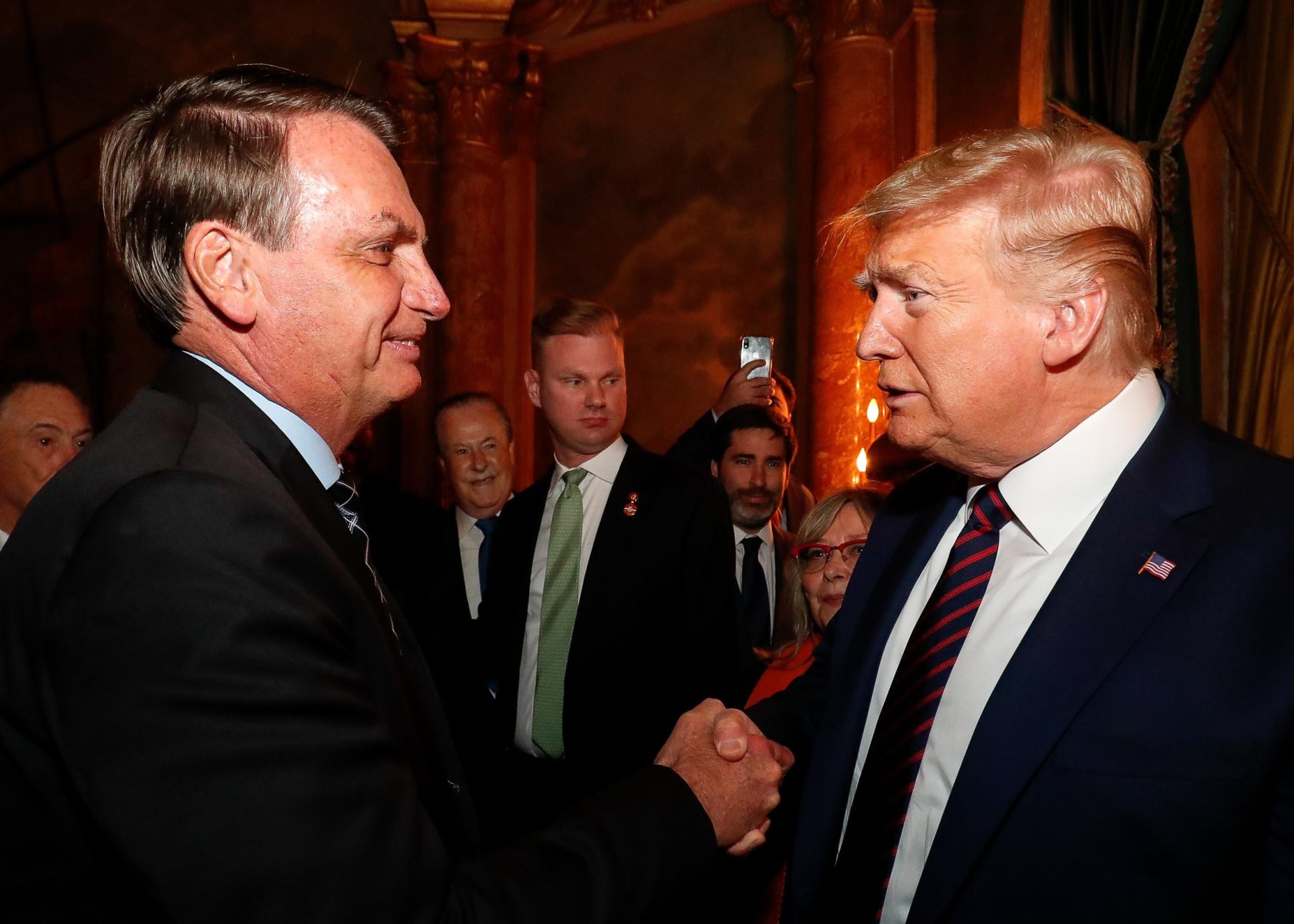 A jornal dos EUA, Bolsonaro diz que quer voltar ao poder, com ajuda de Trump