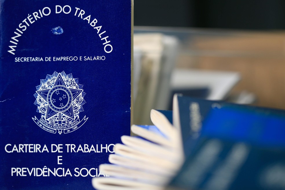 Brasil cria 132.714 vagas com carteira assinada, abaixo do esperado, em outubro | Brasil