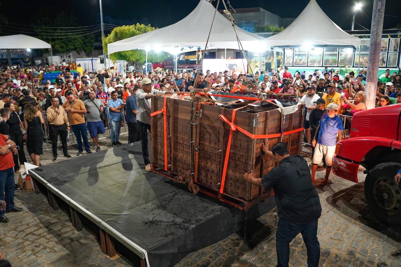 Agricultores familiares de Quixeramobim produzem 'Maior Queijo Coalho do Mundo', com 2.304 kg - Ceará