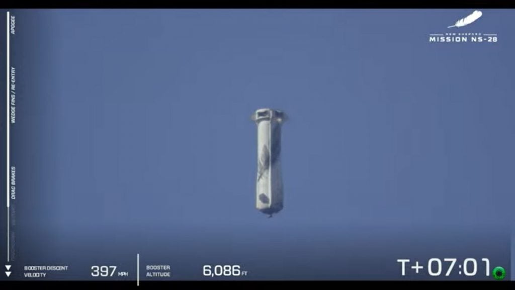 Blue Origin lança com sucesso seis turistas ao espaço
