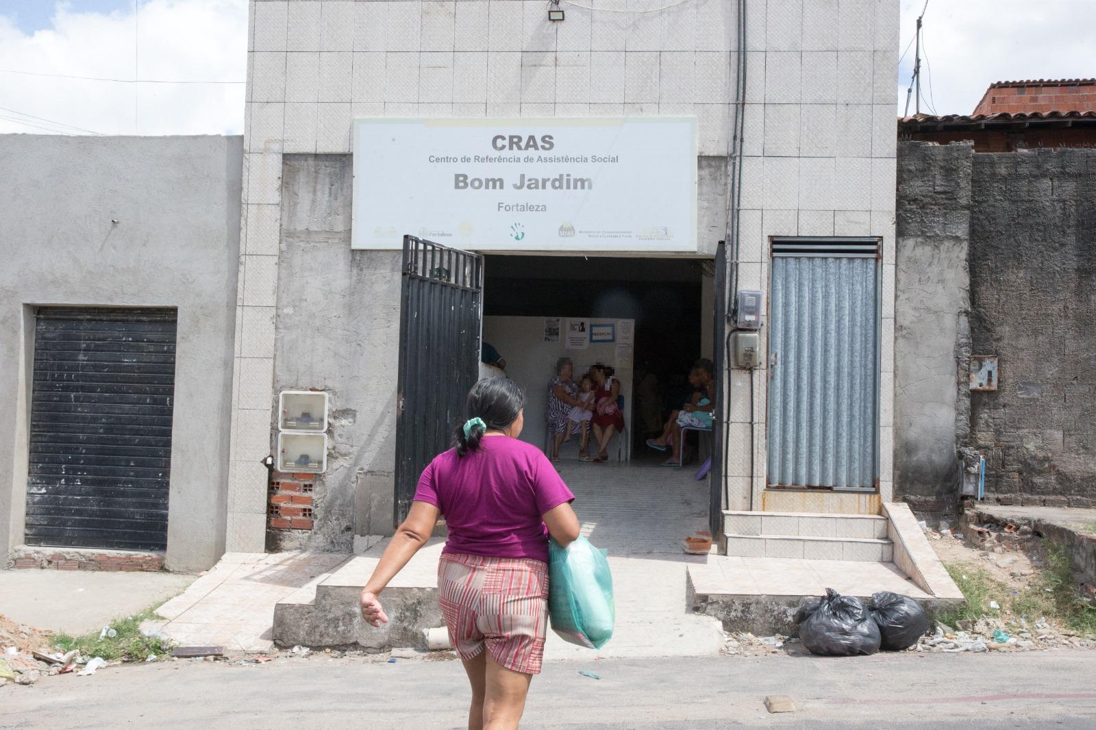 CRAS de Fortaleza têm sedes fechadas, depredadas e falta de profissionais para atender; veja vídeo - Ceará