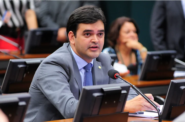 Câmara aprova texto-base de projeto de novas regras para emendas após pressão do STF