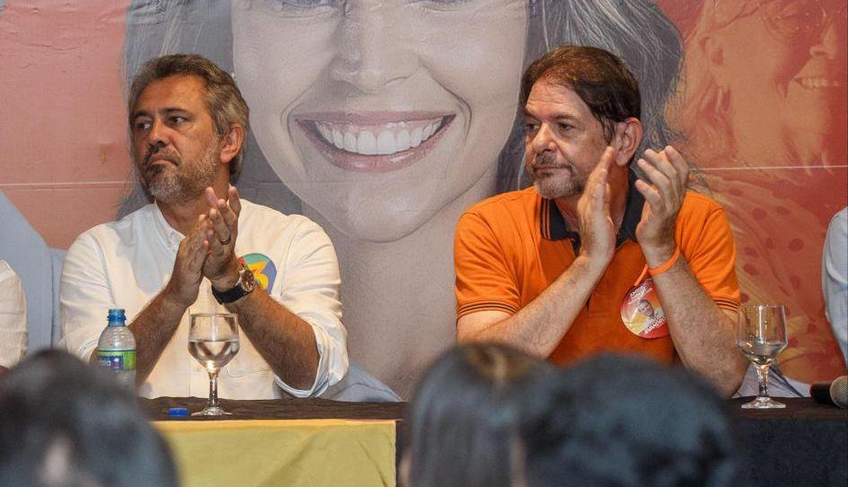 Cid Gomes deixa reunião do PSB e diz que 'não há decisão' tomada sobre desembarque do governo Elmano - PontoPoder