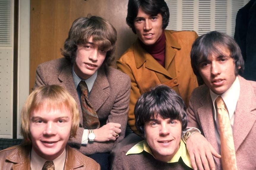 Colin Petersen, baterista original da banda Bee Gees, morre aos 78 anos - Zoeira