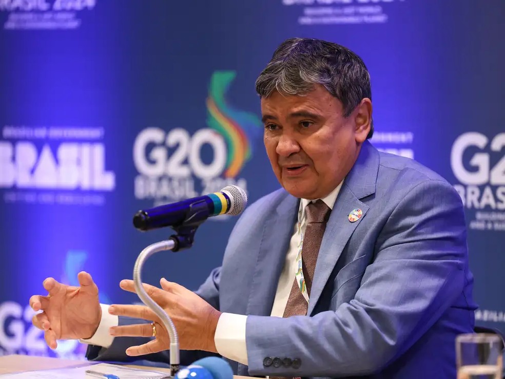 Decisão de Fux para proibir uso do Bolsa Família em bets protege as pessoas, afirma Wellington Dias | Política