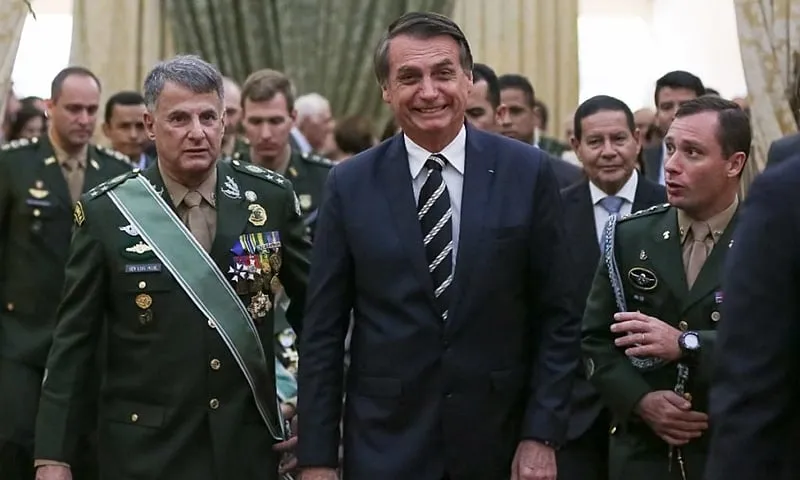 Defesa de Bolsonaro diz que ele 'não aderiu' ao golpe