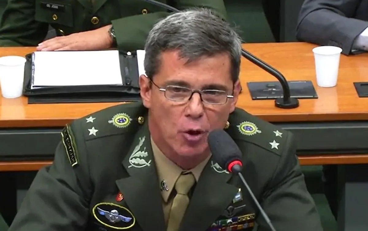 Exército proíbe acesso à monografia de general central em investigação do golpe