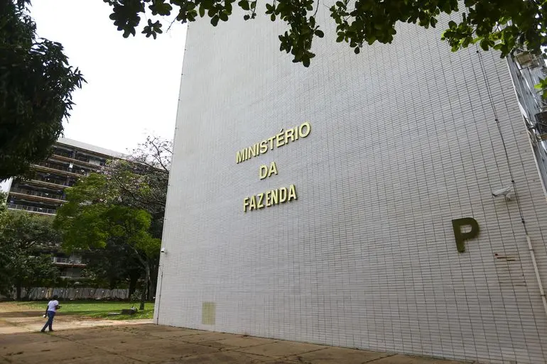 Grandes corporações e setor financeiro tentam escapar de cortes, diz Ricardo Cappelli