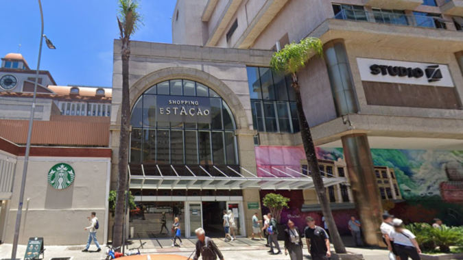 Homem é encontrado morto prensado em elevador em shopping de Curitiba - País