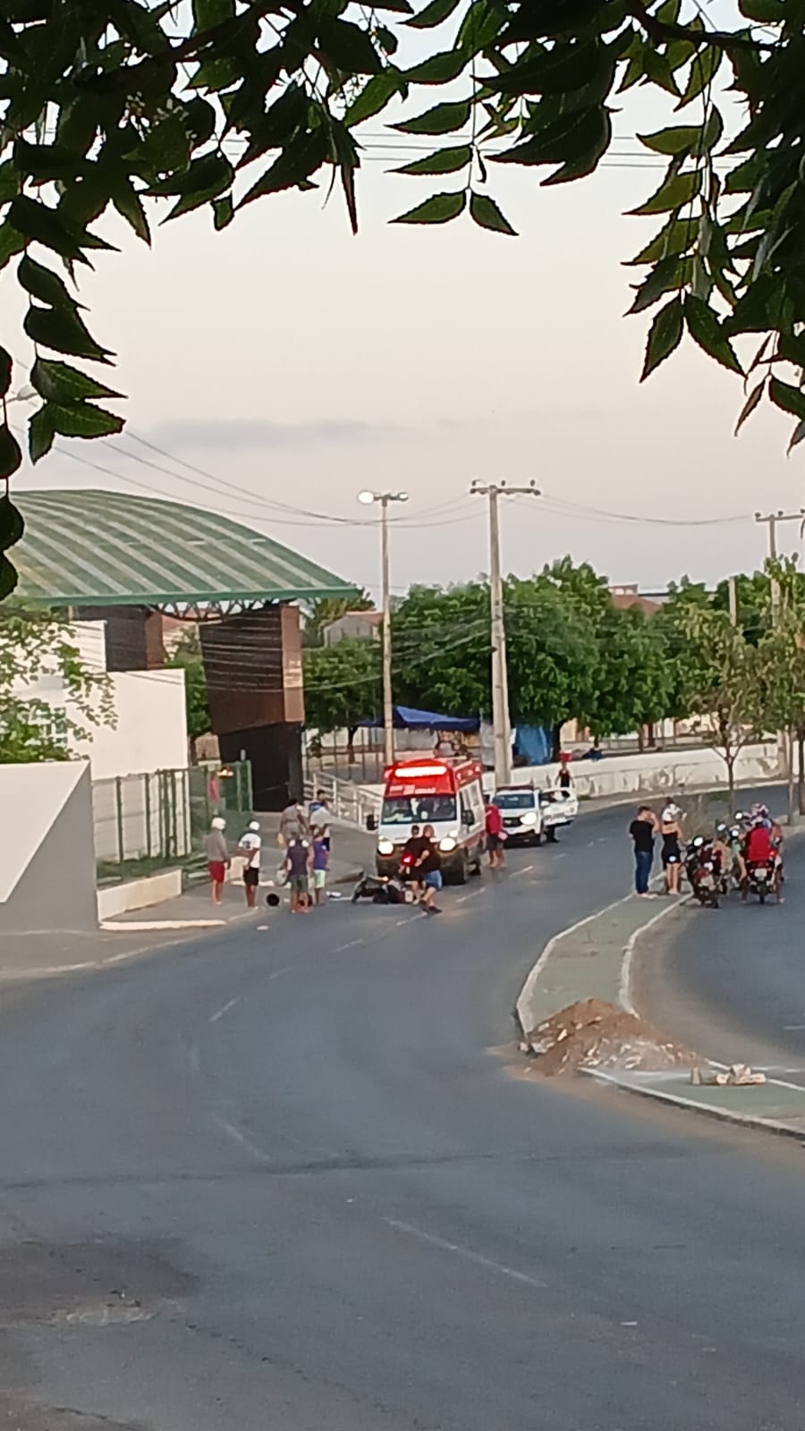 Jovem sofre grave acidente na cidade de Crateus – Blog Tony Sales