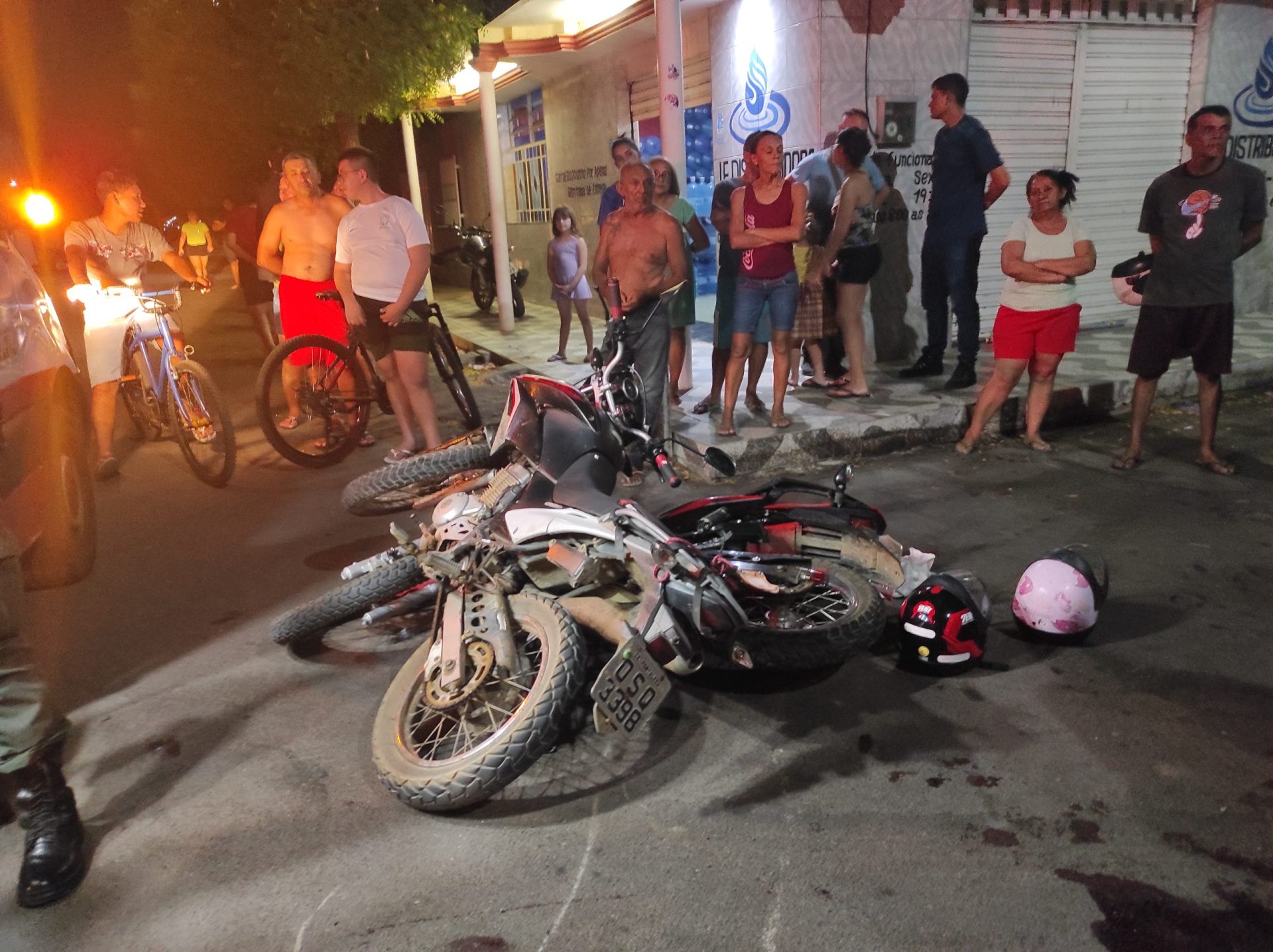 COLISÃO ENTRE DUAS MOTOCICLETAS NA CIDADE DE CRATEÚS – Blog Tony Sales