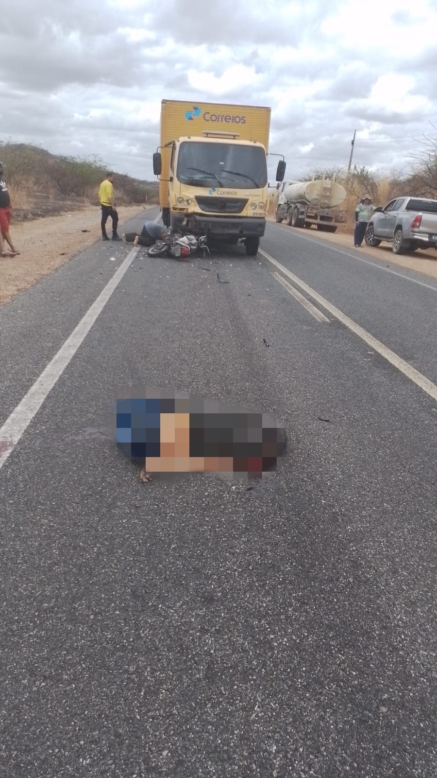 COLISÃO ENTRE CARRO E MOTOCICLETA DEIXA UMA PESSOA MORTA EM CATUNDA – Blog Tony Sales