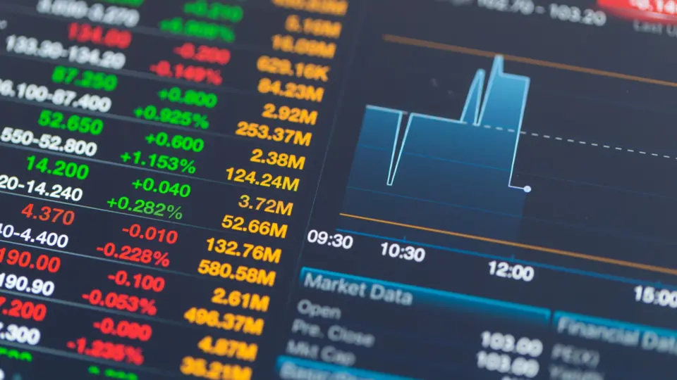 Índices futuros operam no positivo com feriado nos EUA