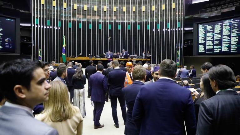 Mais da metade da bancada de deputados do Ceará assina PEC pelo fim da escala 6x1 - PontoPoder