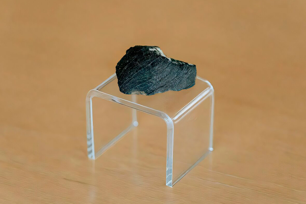 Meteorito contém evidência de água líquida em Mar...