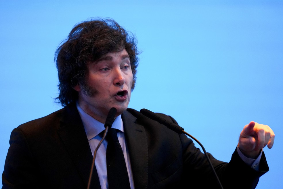 Milei faz expurgo em equipe diplomática da Argentina e empossa novo chanceler | Mundo
