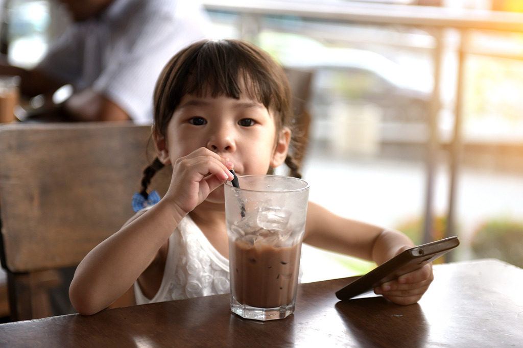 Milkshake de cocô melhora microbiota de bebês nas...
