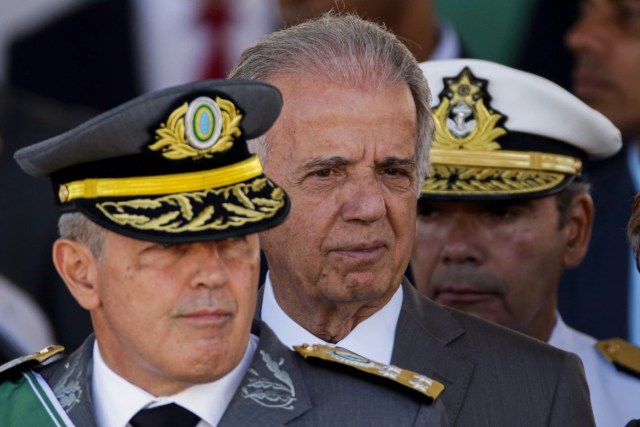 Ministro da Defesa não explica papel dos generais