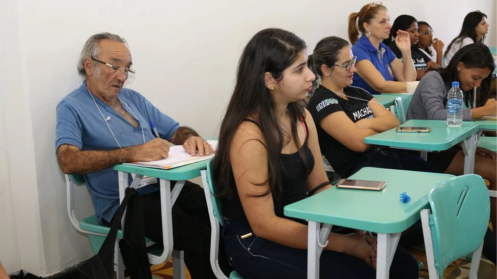 Quase 10 mil inscritos no Enem 2024 têm mais de 60 anos