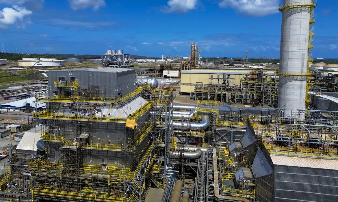 Refinaria da Petrobras vai transformar poluente em produto